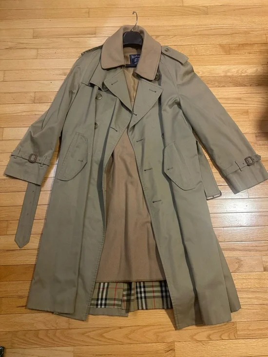 Burberry Beige Men’s Trench Coat with Branded Label Size 40 Regular
