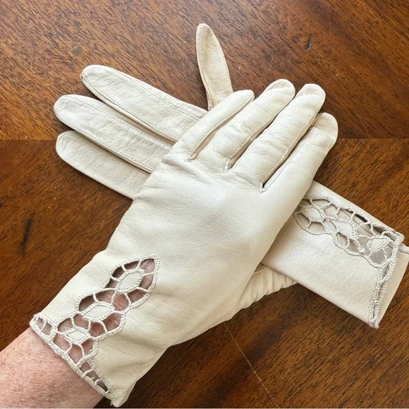 Vintage Cream Kid Leather Gloves LIKE NEW!