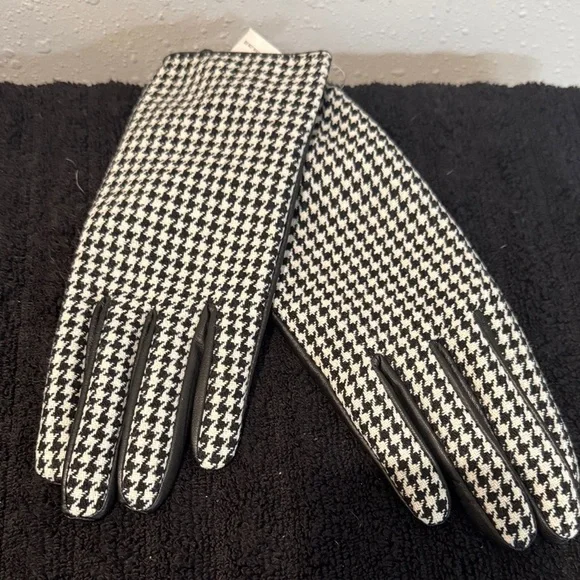 Worthington Classic Houndstooth Gloves