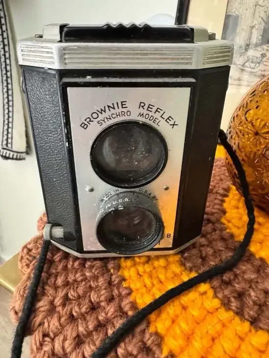Vintage Brownie Relflex Synchro Model Camera 1940-1952 - ,