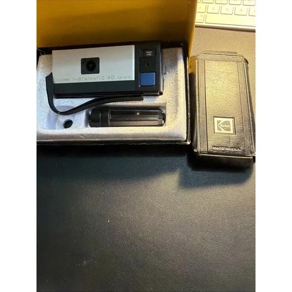 Vintage KODAK POCKET INSTAMATIC 40 CAMERA OUTFIT W/ ORIGINAL BOX USA Untested