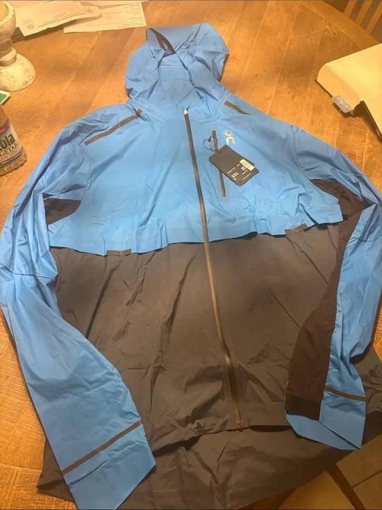 On Running Two-Tone Hooded Waterproof Jacket - Blue & Black