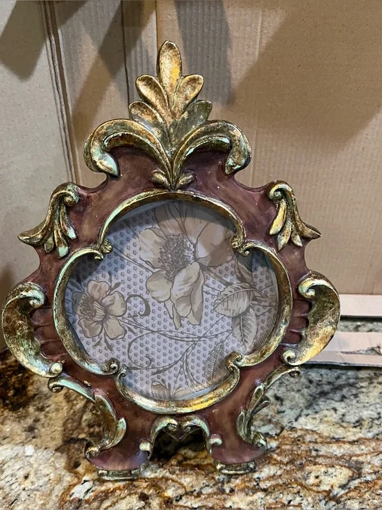 Decorative Baroque-Style Bronze toned and Gold 4X6 Picture Frame