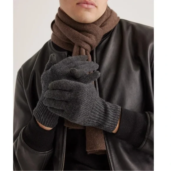 NWT Quince Women's Mongolian Cashmere Gloves Charcoal Gray OS