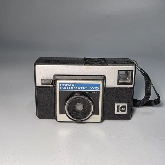 Vintage Kodak Instamatic X-15 Film Camera Black &‎ Silver 1970's Movie Prop USA