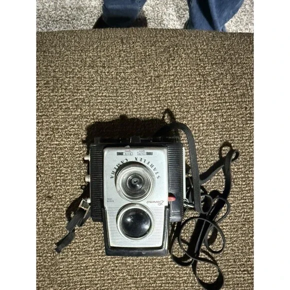 VINTAGE BROWNIE STARFLEX CAMERA DAKON LENS