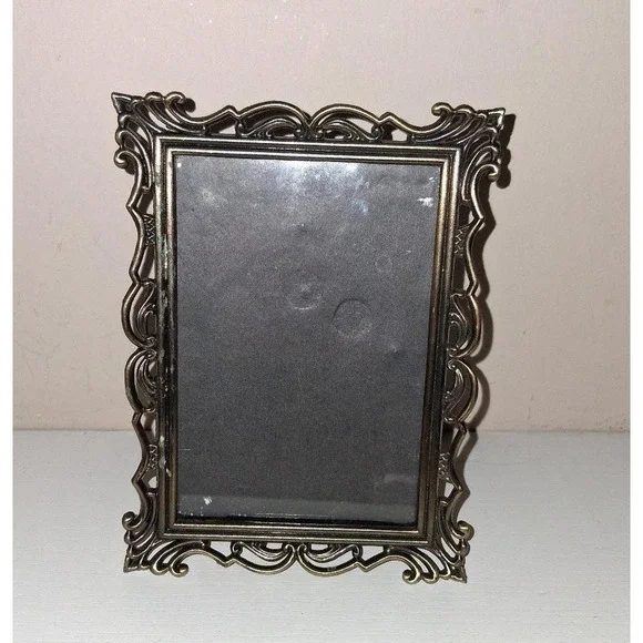 Vintage Ornate gold Tone Picture Frame 3x4.5 Decorative Scroll Metal Easel Bac