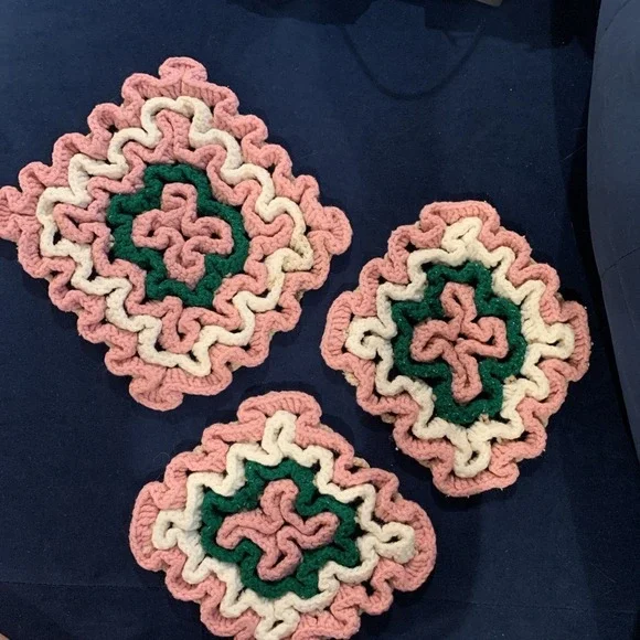 VINTAGE Hand Crocheted  70s Pot Holders‎ Hot Pads Trivet Set of 3