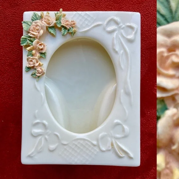 VINTAGE 1970’s 3D Floral ROSES Standing PORCELAIN PHOTO FRAME