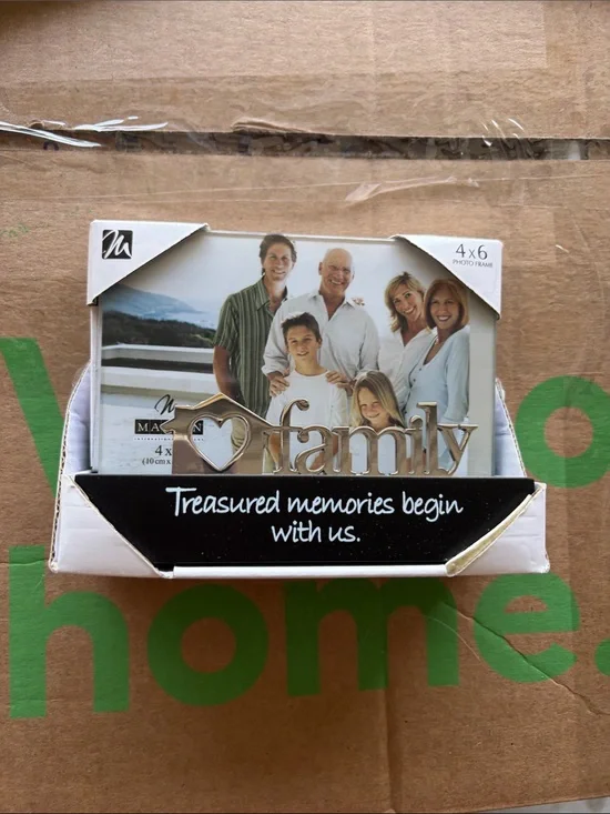 NWT family picture frame