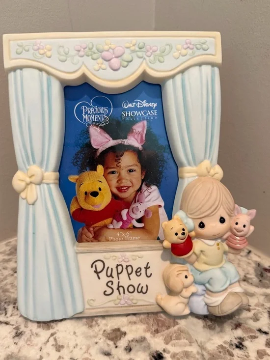 NIB Precious Moments Disney Showcase Collection Puppet Show Photo Frame Pooh 4x6
