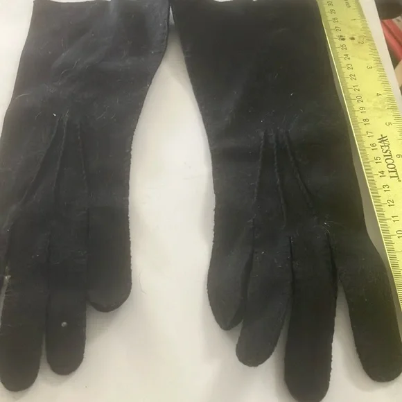 FINAL MARKDOWN Ladies vintage gloves