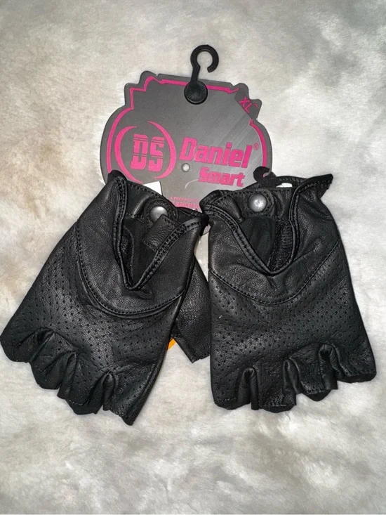 NEW! Daniel Smart Women’s Leather Driving Gloves Size XL NWT!