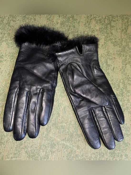 Classic Black Leather Gloves with Fur Trim - Women's
