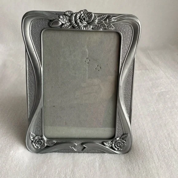 Towle Silversmiths Signature Collection‎ Silver Roses Ribbon 5x7 Picture Frame