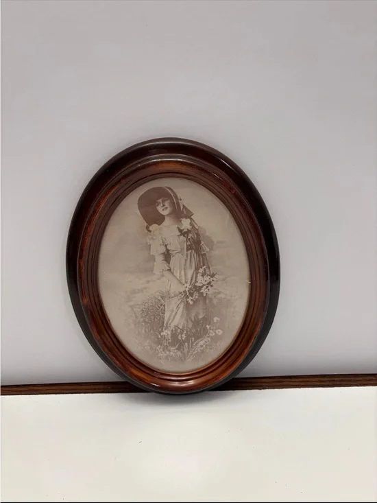 Vintage Oval Photo Frame Picture Gallery Wall lady portrait wooden frame