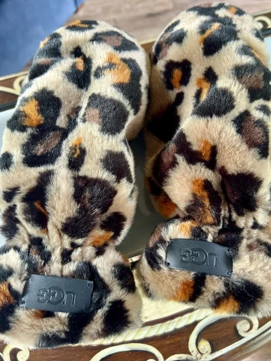 NWOT UGG Leopard Print Plush Mittens in Tan, Black & Brown