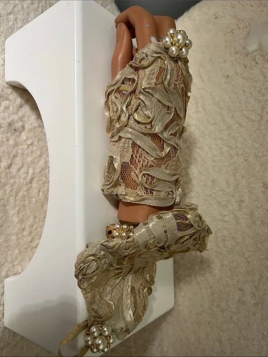 Vintage-Inspired Champagne Lace Fingerless Gloves with Pearl Accents