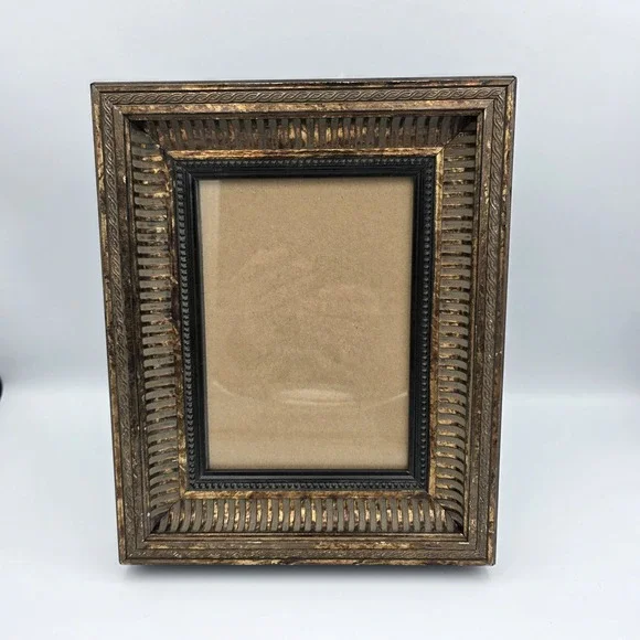 Bronze K3Z14-57 Antique Style Picture Frame   10.75