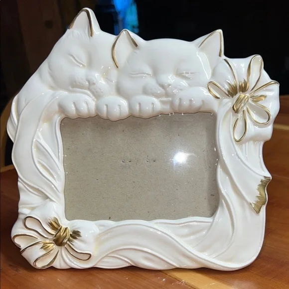 Vintage Cream and Gold Sleeping  Cats Picture Frame BONUS frame ( 2 )