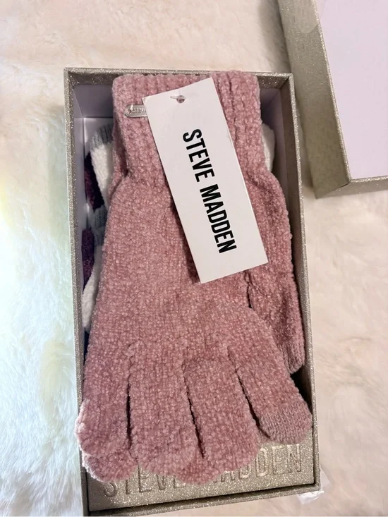 Steve Madden 3pack of Fuzzy Knit touch screen gloves