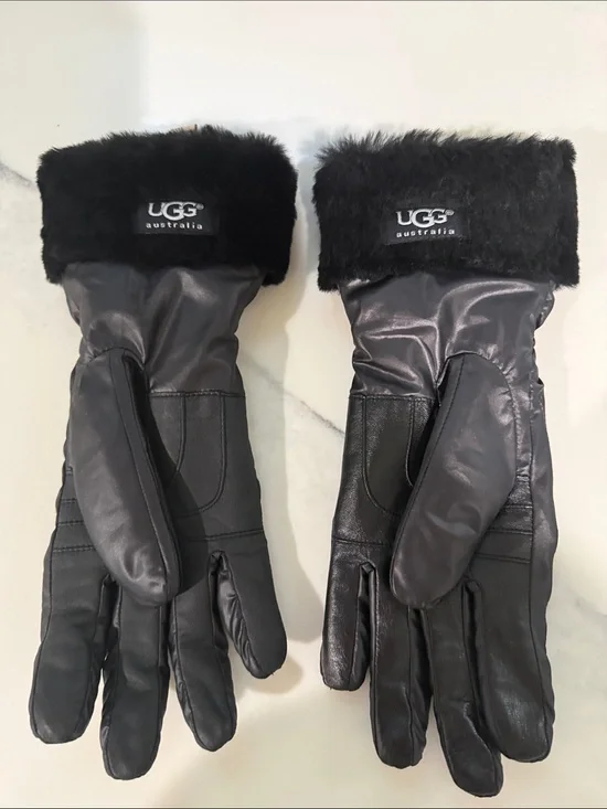 UGG Black Shearling-Trim Winter Gloves