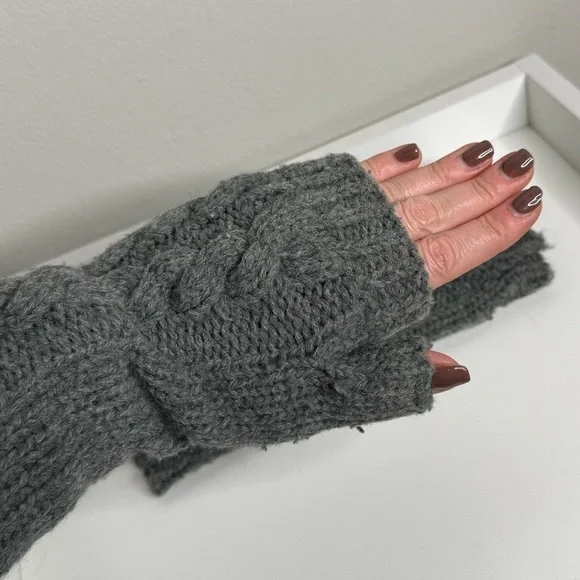 Marmot Knit Fingerless Gloves in Gray