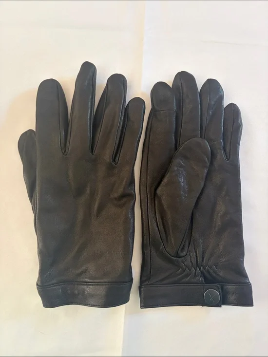 Express Women’s Gloves with Snap Detail