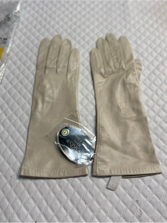 vintage 1960s Fownes Embraceable nylon gloves in a cream/off-white color