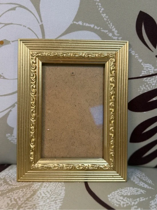 Gold Ornate Photo Frame - Classic Accent