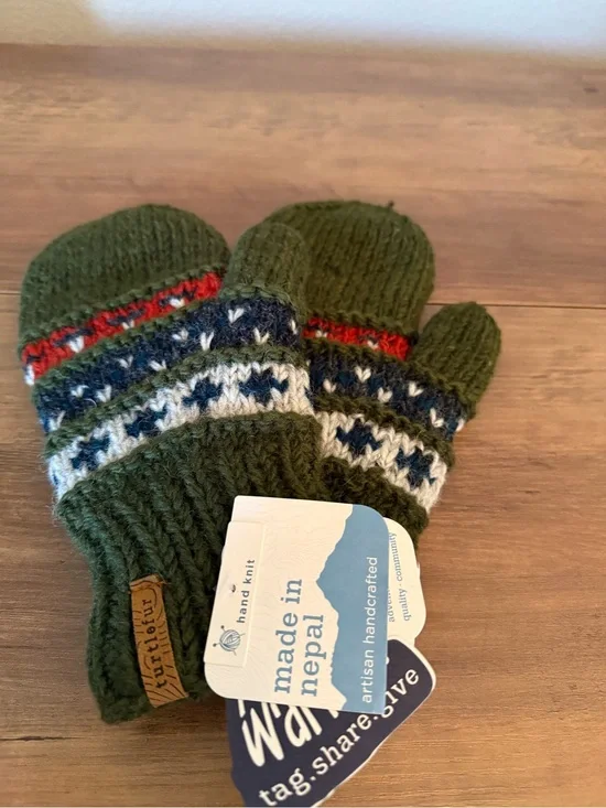 Turtle Fur Hand-Knit Wool Green Fair Isle Mittens - Made in Nepal NWT