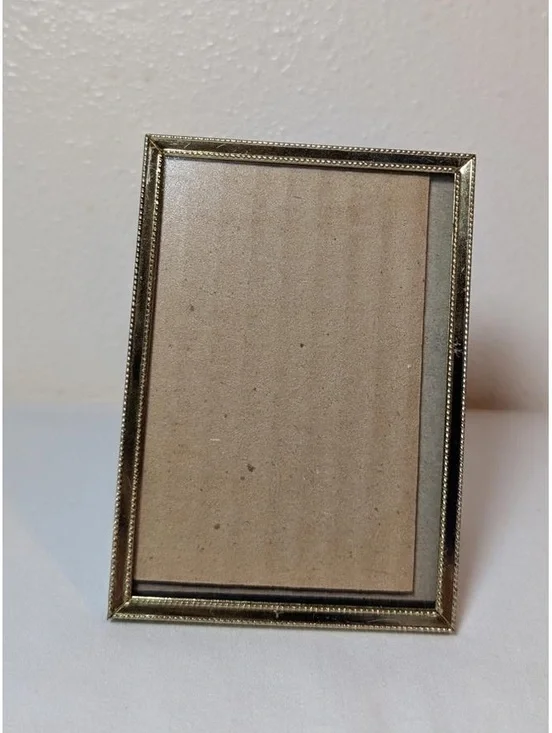 Vintage Gold Small 3.5x5 Inch Decorative Metal Picture Frame with Stand