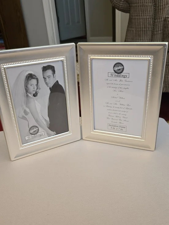Wilton Silver Double Hinged Picture Frame with Beaded Trim