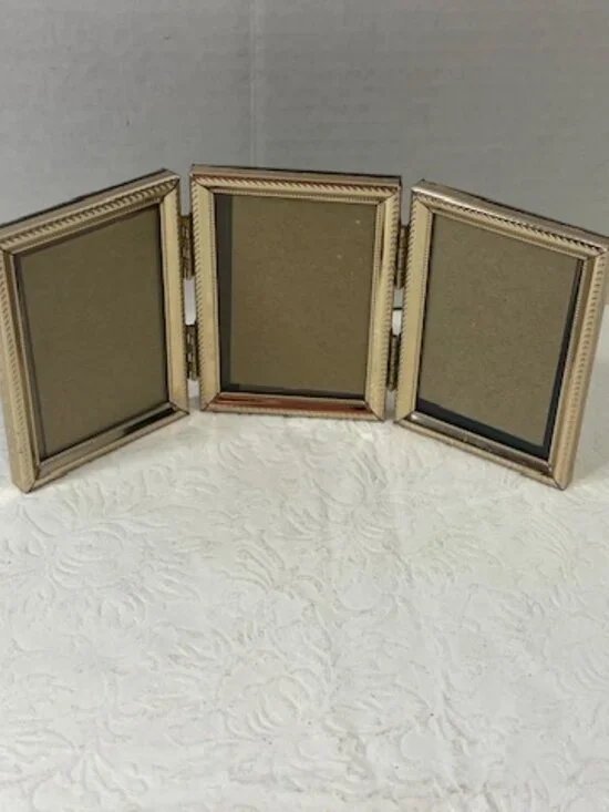 VTG Trifold Gold Tone Metal Hinged Mini Photo Frame Embossed Rope-Style Borders