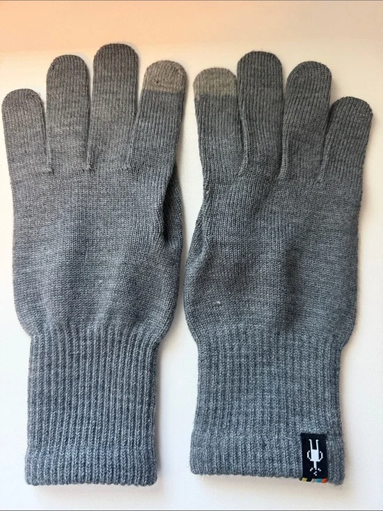 Gray Knit Touchscreen Gloves