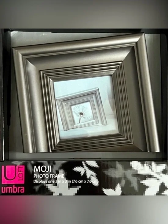 New Umbra Moji Gun Metal Gray 3x3” Tilted Picture Frame