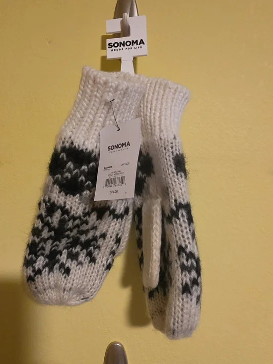 NWT Sonoma Women's One Size Acrylic  Sweater Mittens Warm white black gray