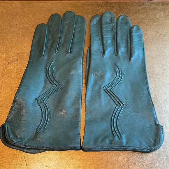 Italian Lambskin Leather Gloves / Lightly Worn!