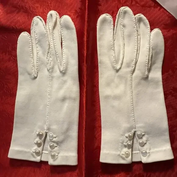Vintage Hand Stitched Cream White Gloves Mother Of Pearl Buttons Size Petite XS