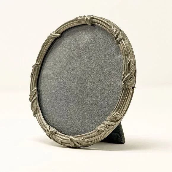 Vintage MMA Metropolitan Museum of Art Round Pewter Picture Frame 3.75”