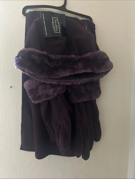 Noelle Plush Trim Deep Purple Gloves