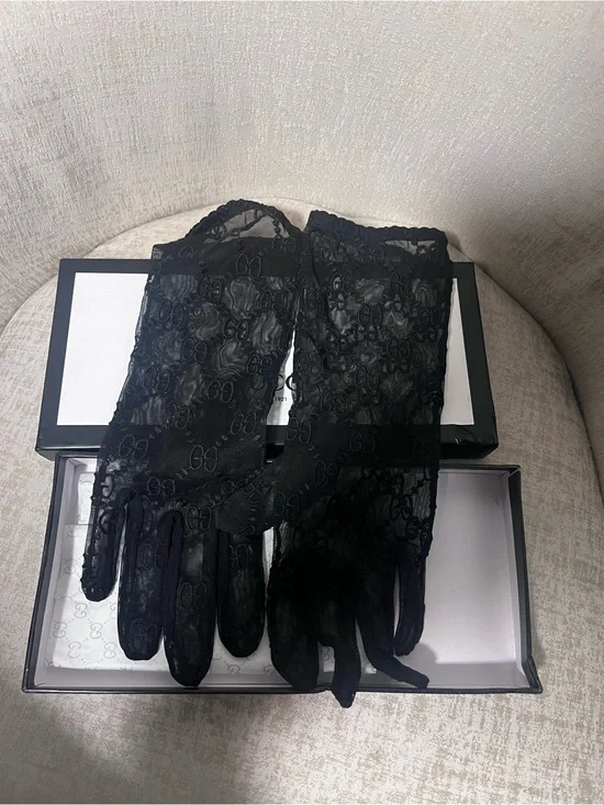 NEW with Box. Never worn! GG Logo Black Lace Gloves Size 8.