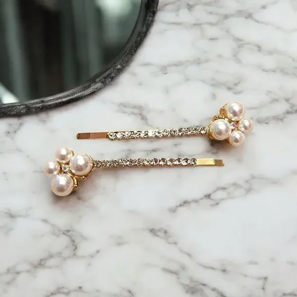 💎5/$25💎 Pair Of Elegant Gold Pearl and Crystal Hair Clips