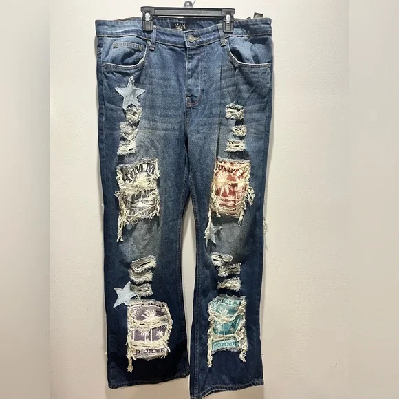 NWT Men's Size 36 Boohoo man Relaxed Rigid Flare Applique‎ Jeans, Wide leg