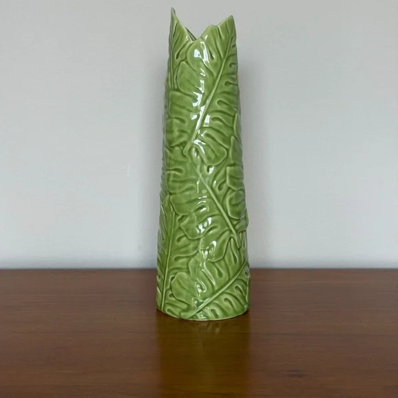 Delicate Majolica - Style Green Leaf Pattern Vase - Vintage Botanical Charm