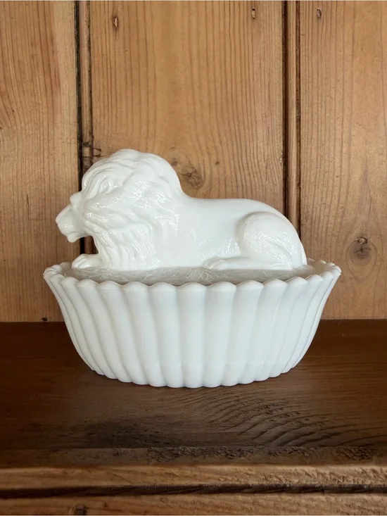 Vintage Westmoreland White Milk Glass Lion on Nest Basket Dish