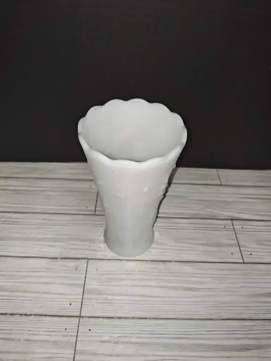 Vintage Anchor Hocking Teardrop and Pearl Scalloped Milk Glass Flower Vase 7