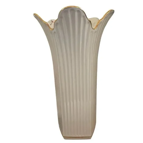LENOX MERIDIAN CHINA FLUTED VASE‎