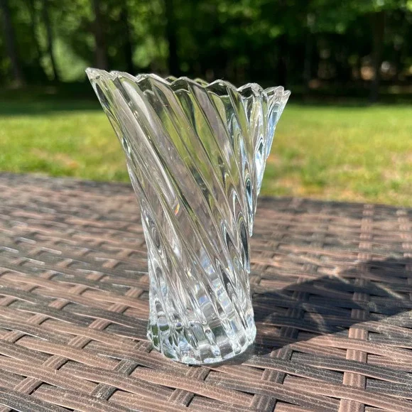 Mikasa Vision Clear Crystal Bud Vase Swirl Pattern‎ Scalloped Rim 4.5