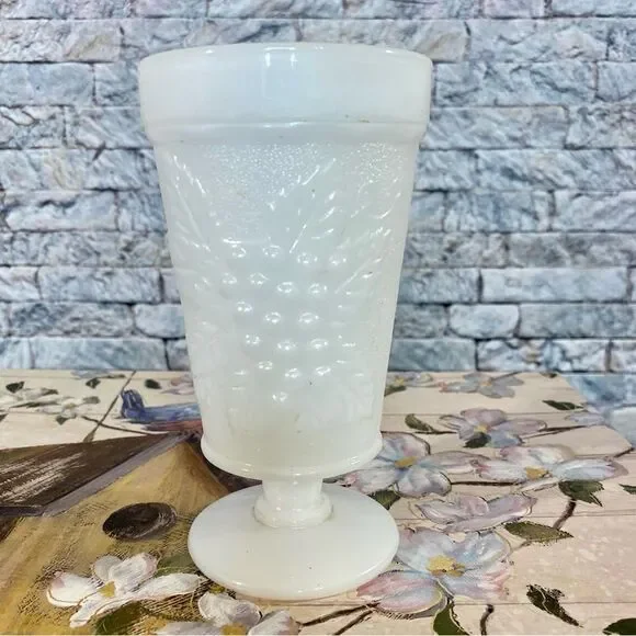 Anchor Hocking White Milk Glass VTG Harvest Grape Vine Pattern 5.75 inch
